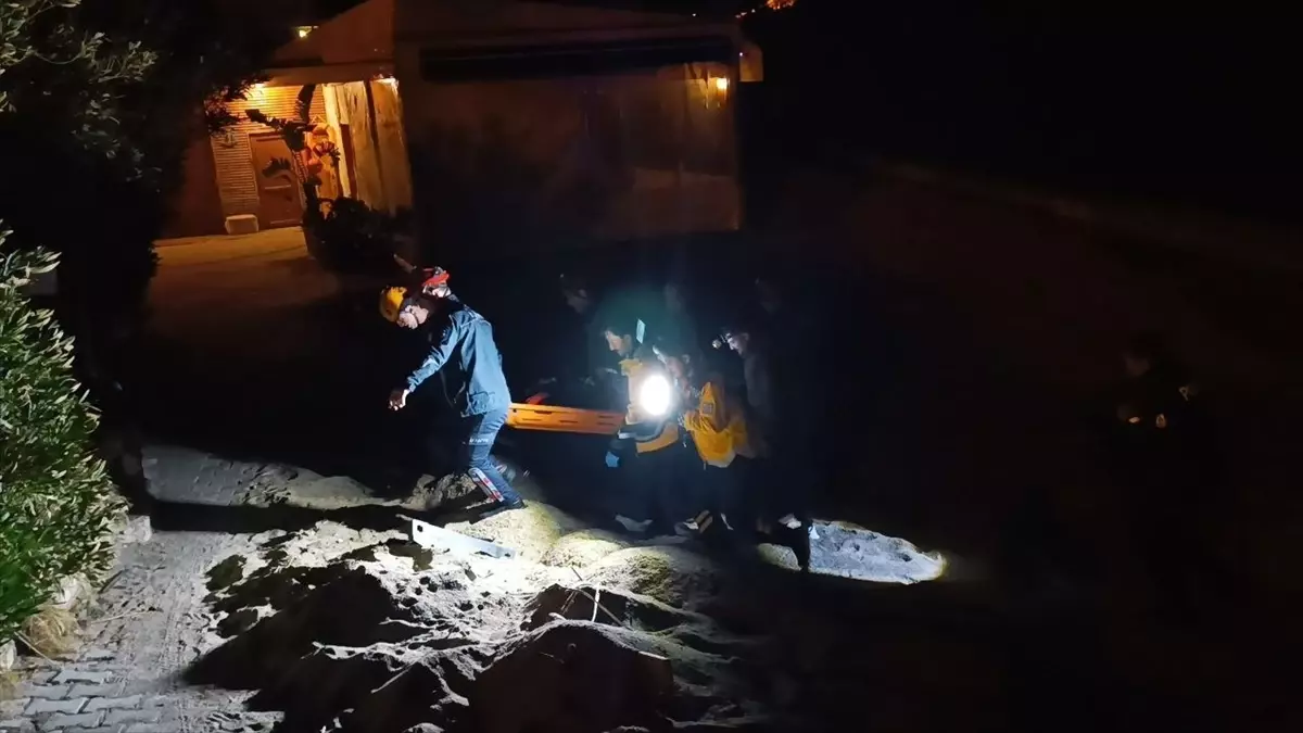 Kayalıklardan Düşen Kişi Kurtarıldı