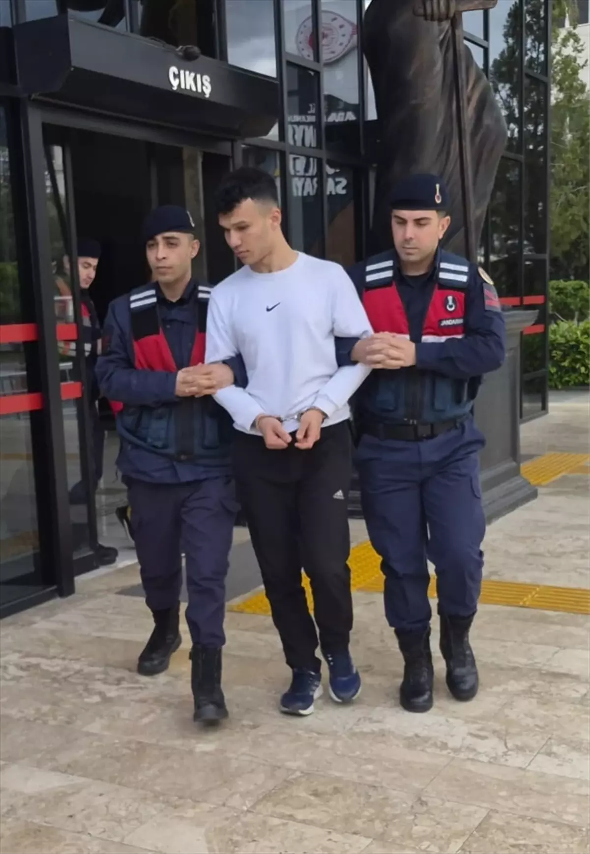 Alanya\'da Uyuşturucu Operasyonu: 3 Tutuklama