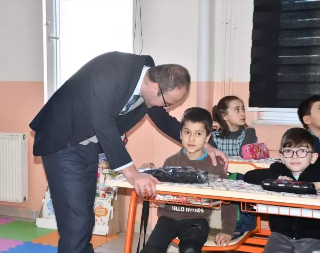 Giresun’da Öğrencilere Eşofman Dağıtımı