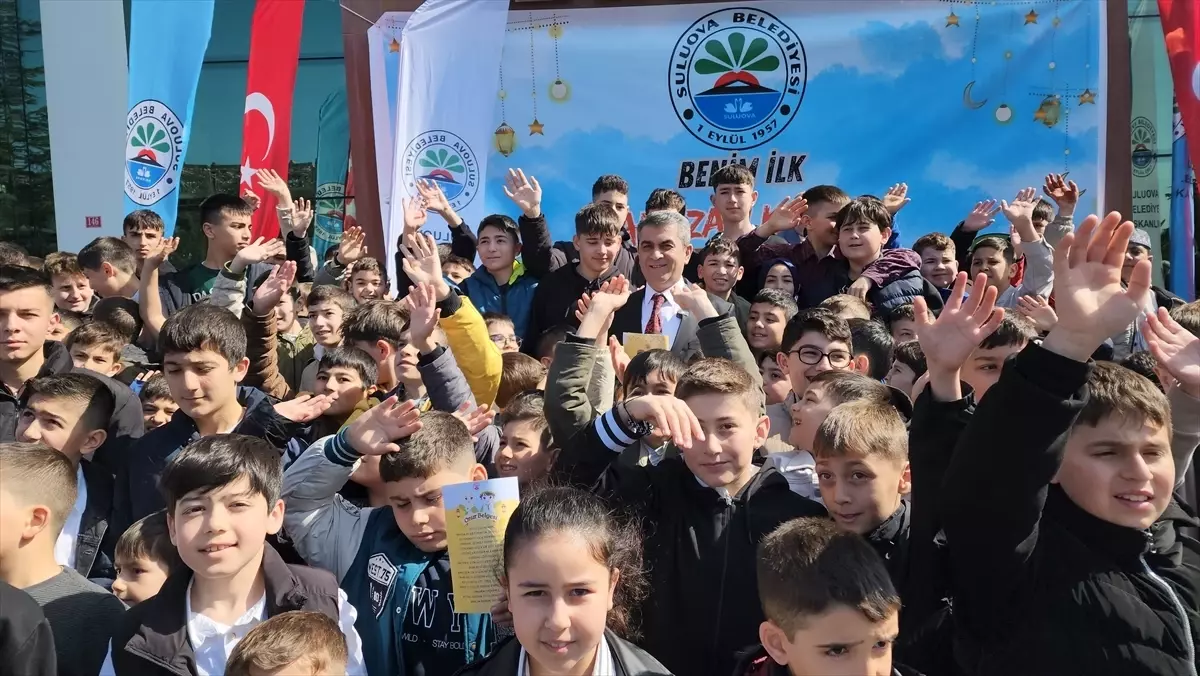 Suluova\'da Çocuklara Ramazan Karnesi Ödülü