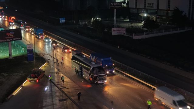 Merzifon’da Otobüs ve Tır Çarpıştı: 11 Yaralı