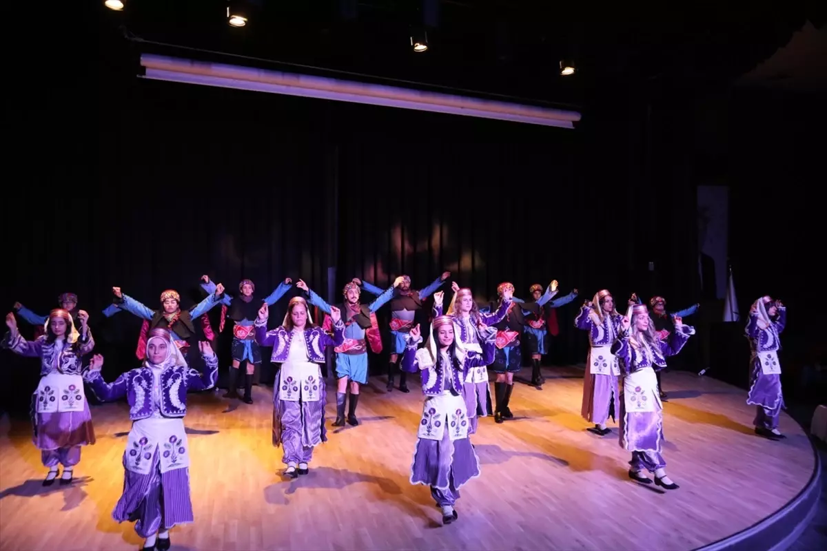 Darıca\'da Halk Oyunları Şenlikleri