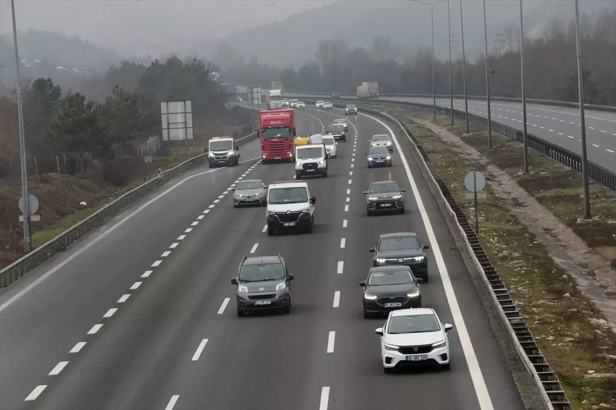 Ramazan Bayramı\'nda Otoyolda Hareketlilik