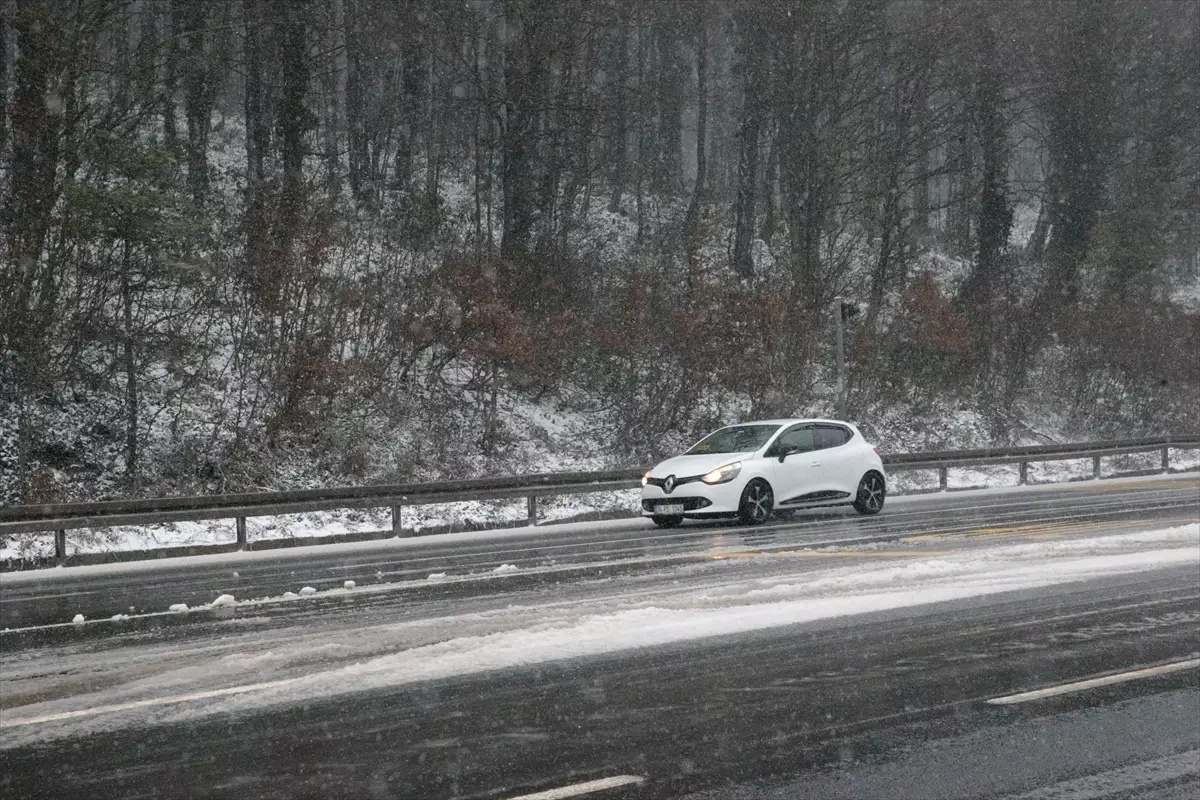 Bolu Dağı\'nda Kar Etkili