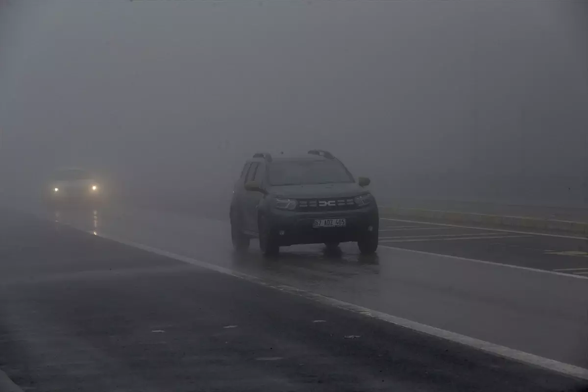 Bolu Dağı\'nda Sis Nedeniyle Görüş Mesafesi Düştü