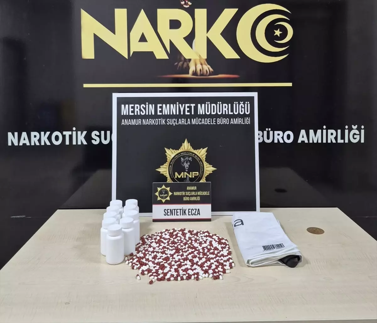 Mersin\'de 489 Sentetik Ecza Hapı Ele Geçirildi