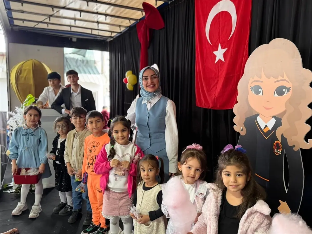 Finike\'de Bayram Şenliği Coşkusu