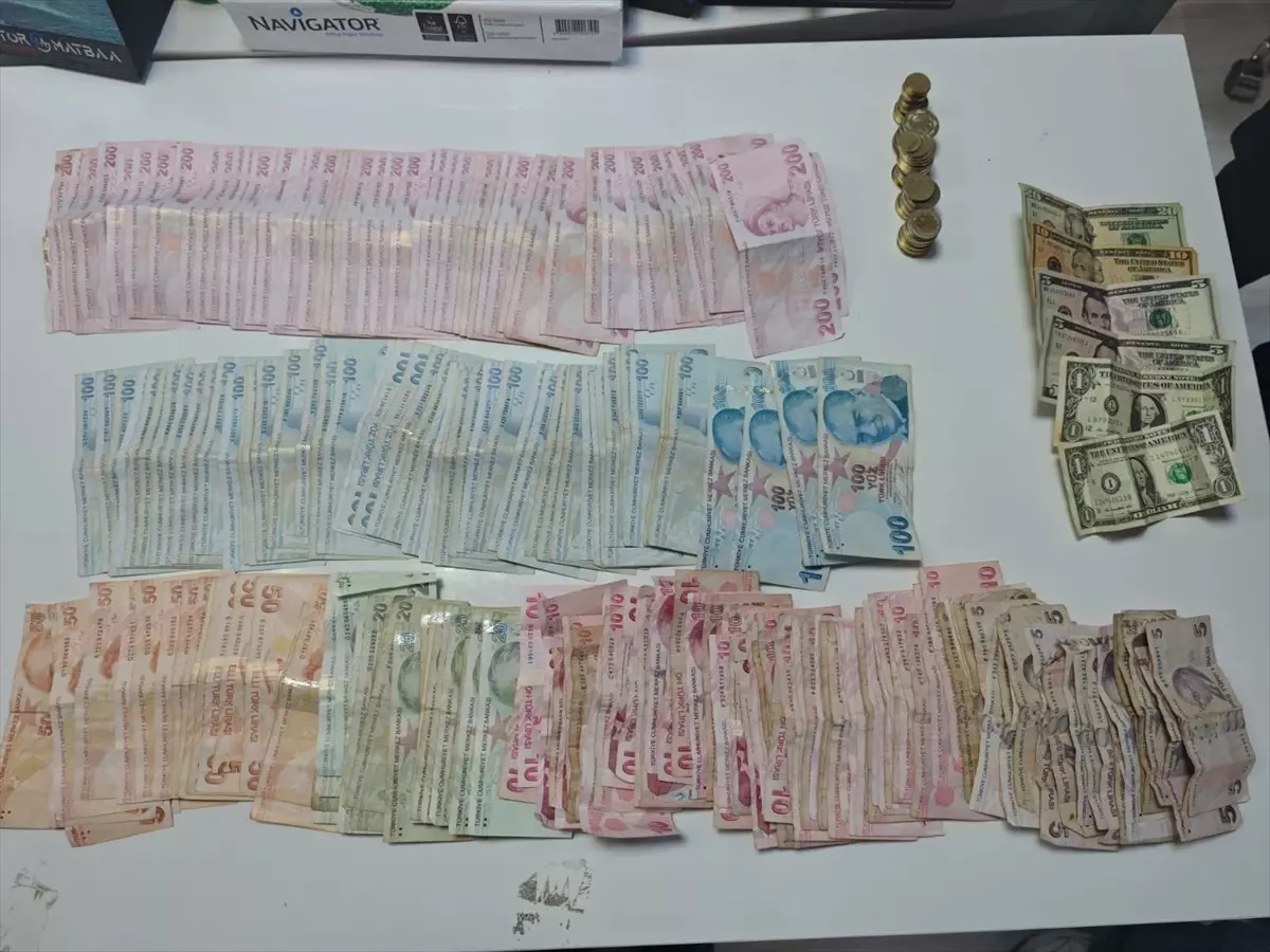 Dilenciden 27 Bin Lira ve 42 Dolar Çıktı