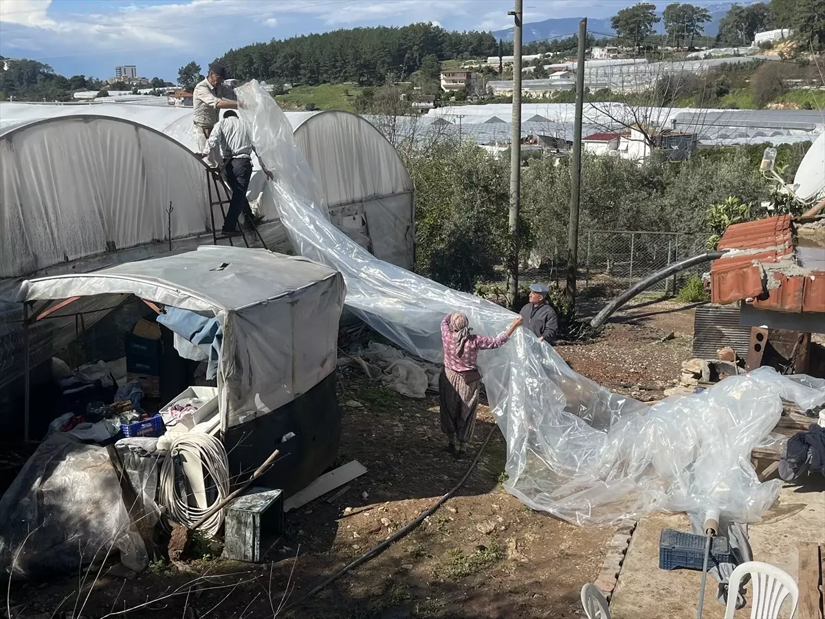 Kumluca\'da Hortum Seraları Vurdu