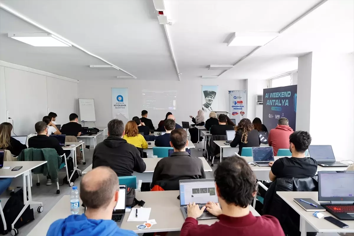 Antalya\'da Gençlere Yapay Zeka Eğitimi