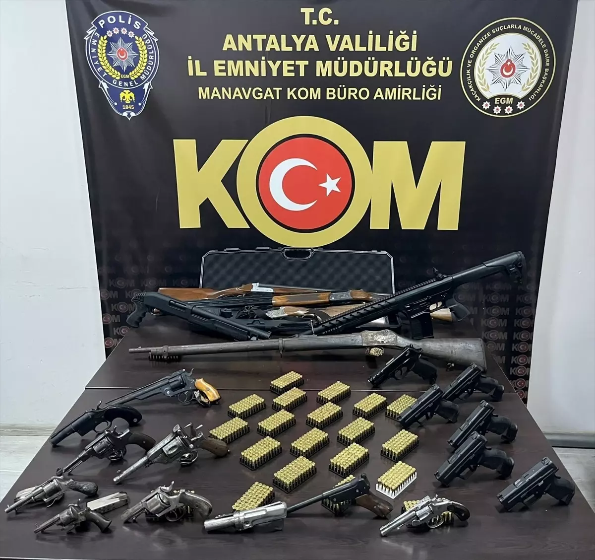 Antalya\'da Kaçakçılara Büyük Darbe