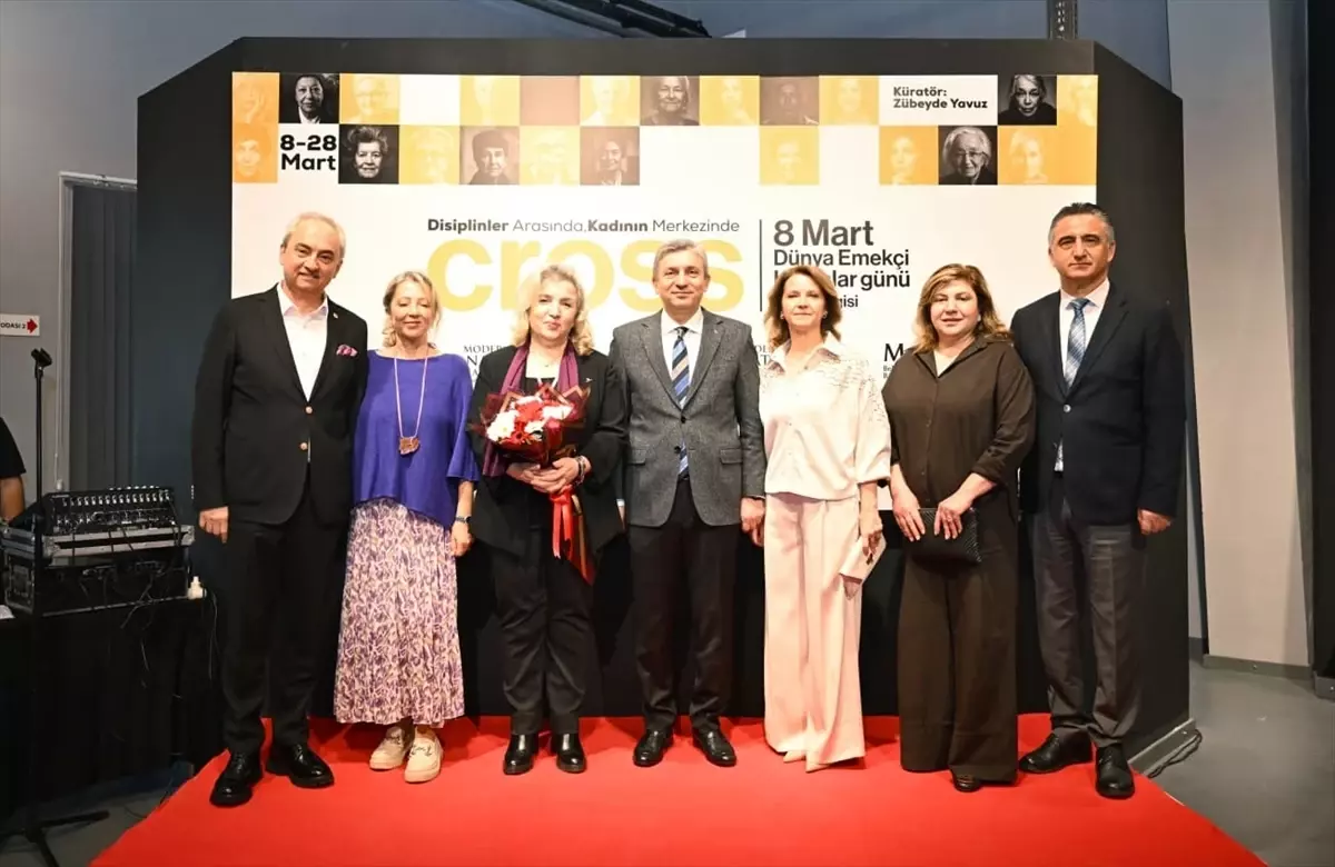 Kadın Sanatçılardan Sergi Açılışı