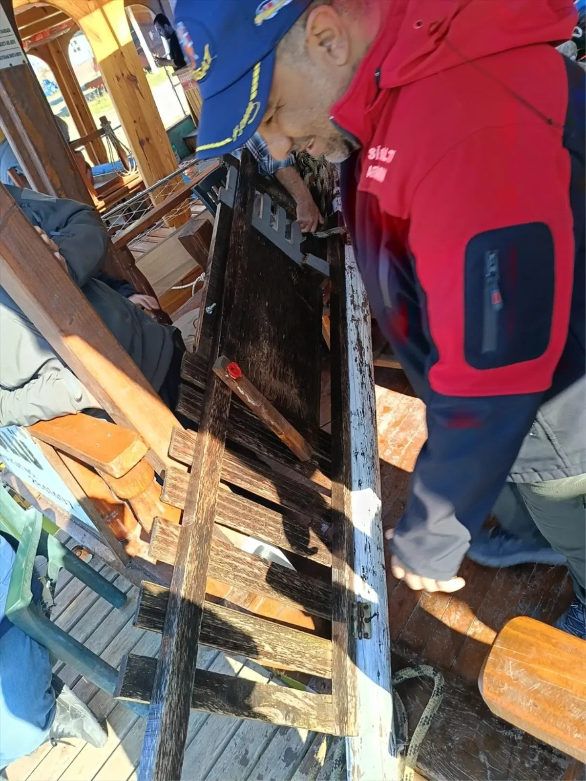 Antalya\'da Nehir Kenarında Kapı Panik Yarattı