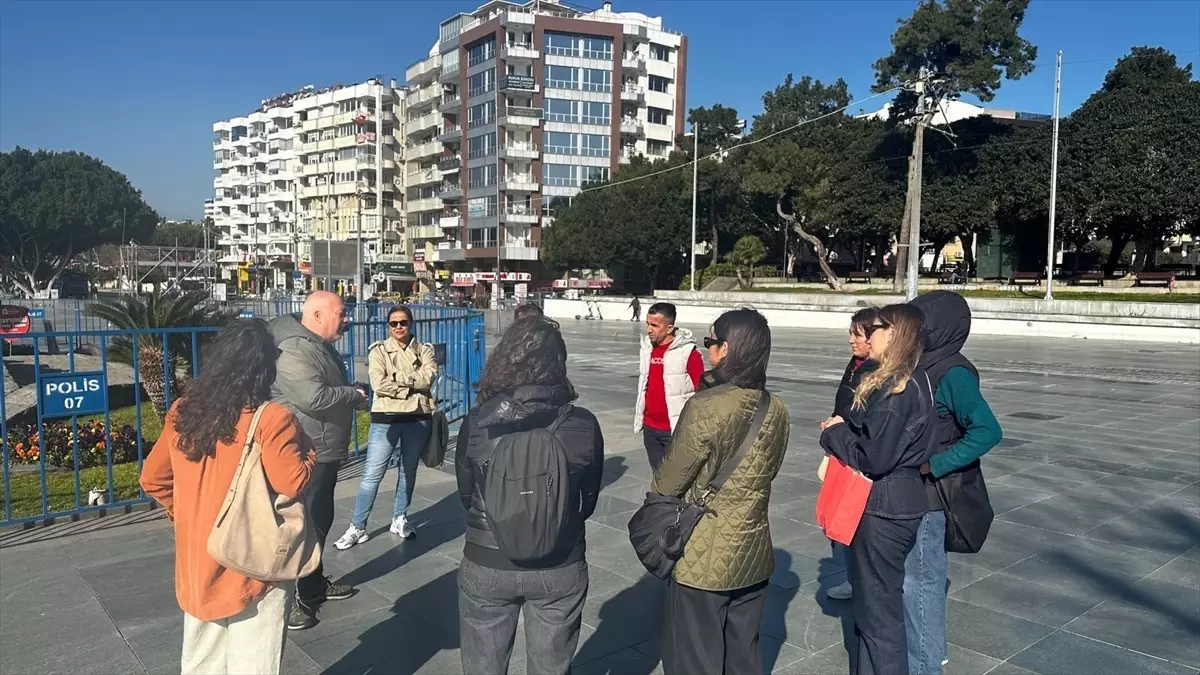 Kaleiçi\'nde Edebiyat Yürüyüşü