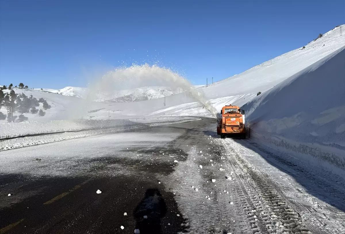 Ardahan\'da Karla Mücadele Devam Ediyor