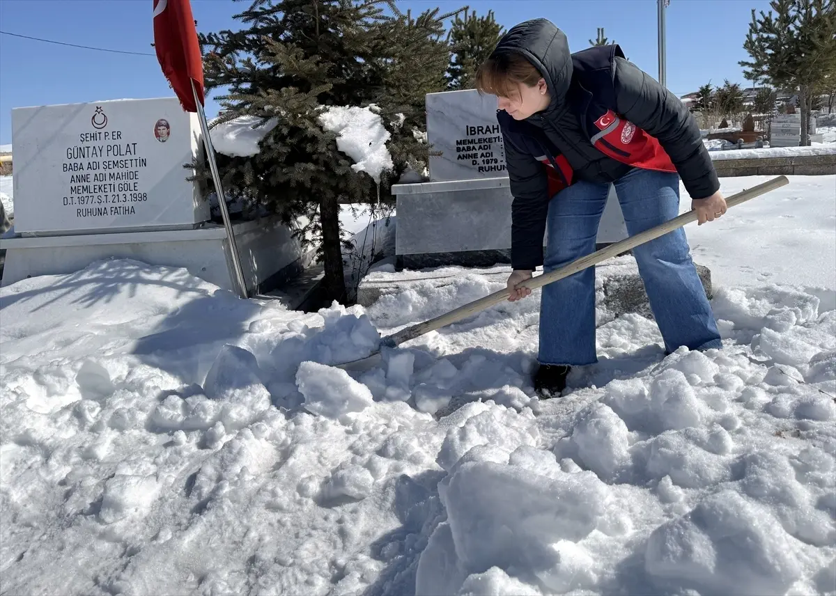 Ardahan\'da şehit mezarlarının bakım ve onarımı için çalışma başlatıldı