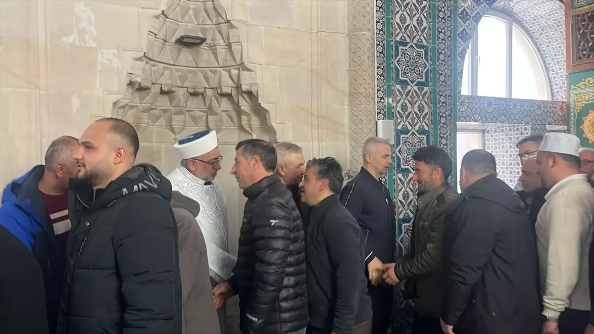 Ramazan Bayramı Namazı Camileri Doldurdu