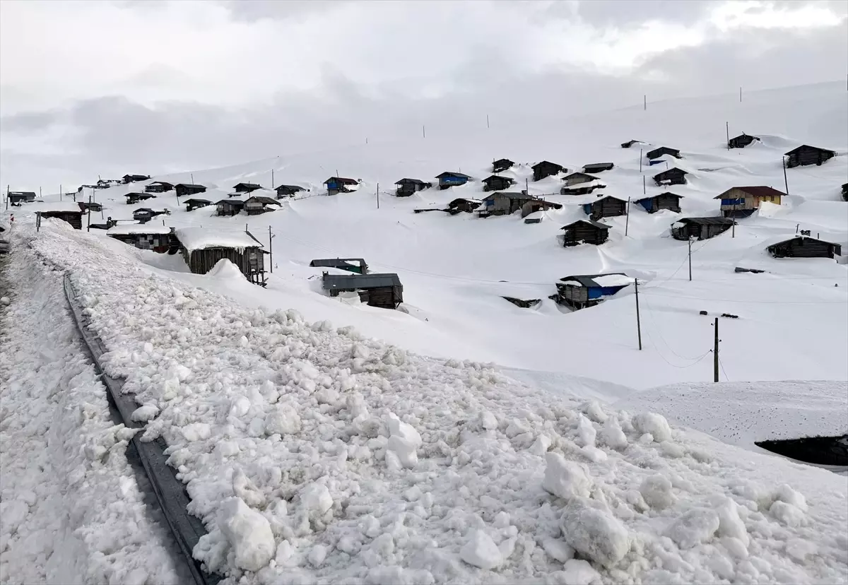 Yaylalar Karla Kaplandı