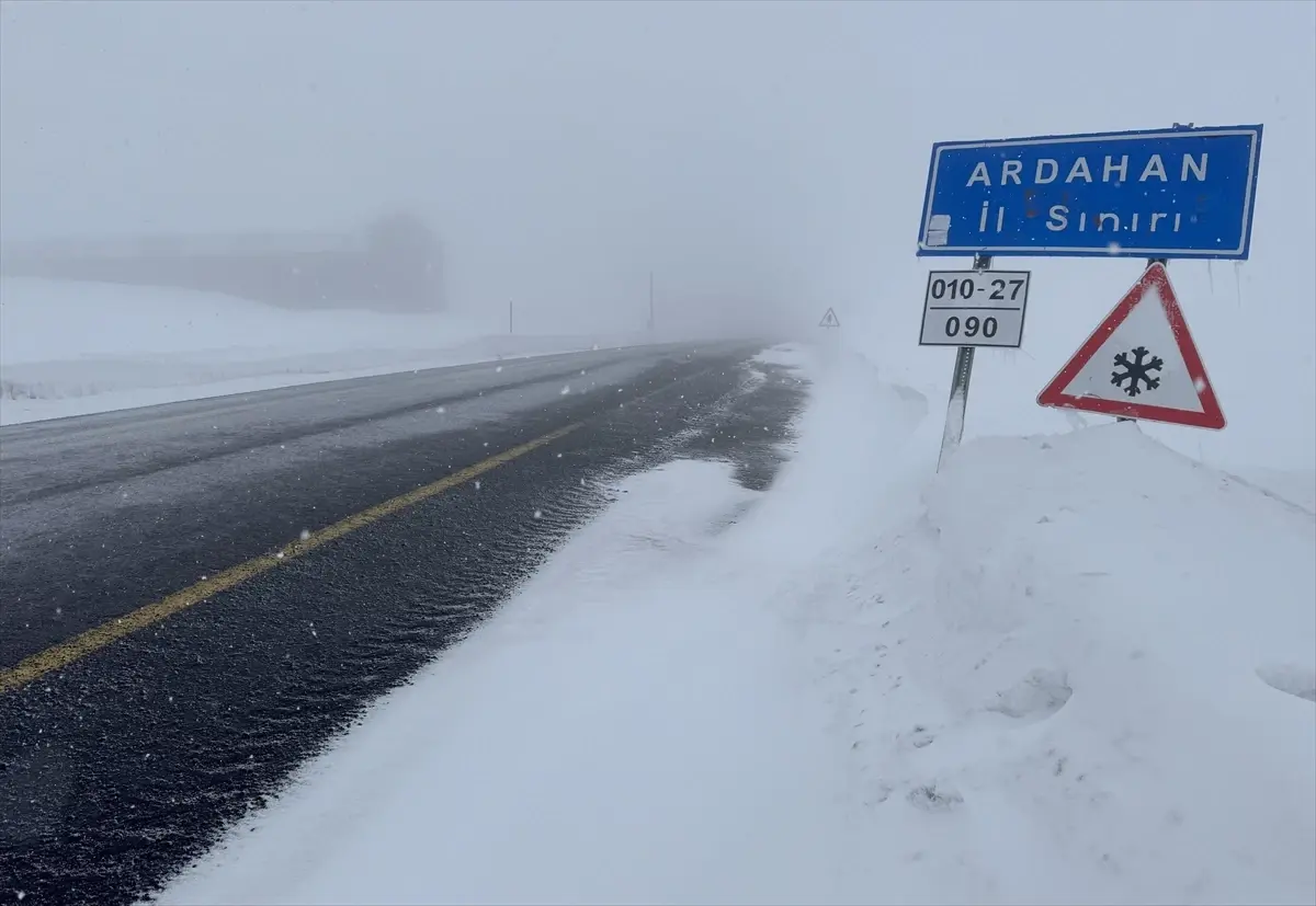 Ardahan\'da Tır Geçişleri Yasaklandı