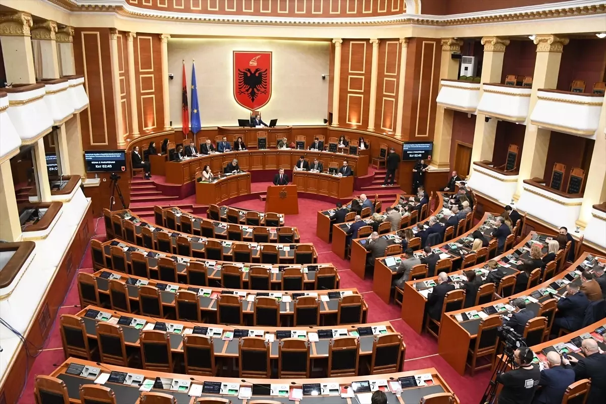 Arnavutluk\'tan İran\'a Terör Suçlaması