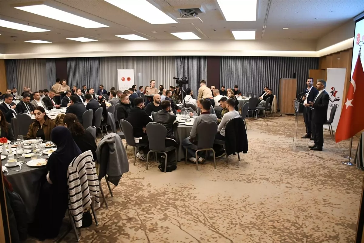 Tiran\'da İftar Programı Düzenlendi