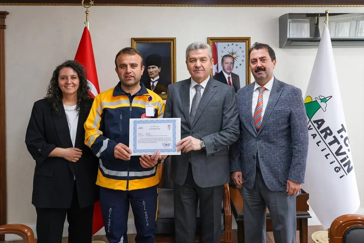 Artvin\'de Yılın Sağlık Çalışanları Ödüllendirildi