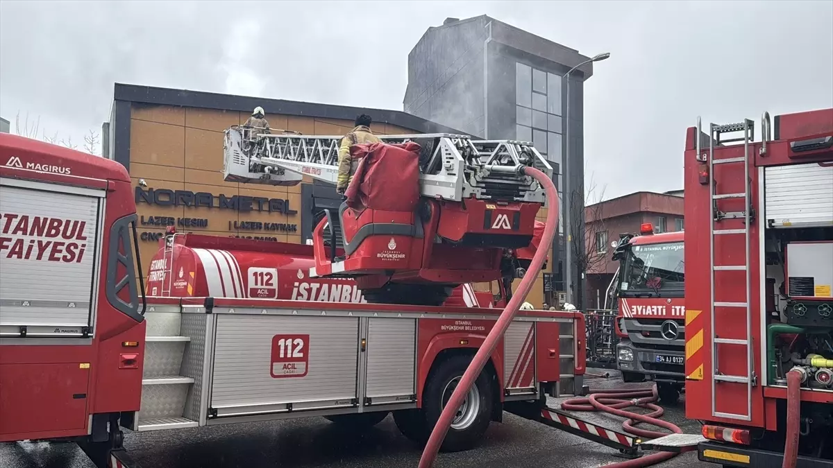 Ataşehir\'de İş Yerinde Yangın