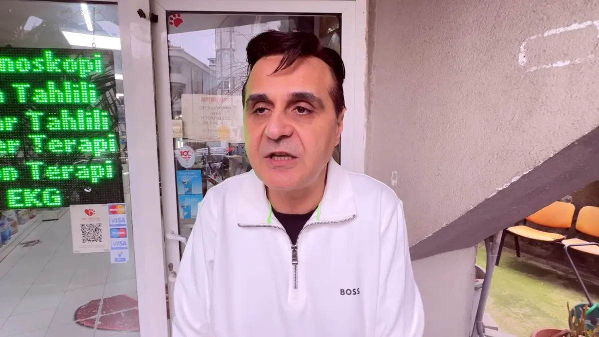 Avcılar\'da 3 çocuk veterinere torpil attı; içerideki hayvanların kaçıştığı anlar kamerada