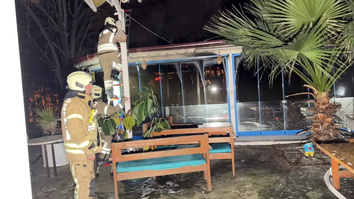 Avcılar\'da Kafede Yangın!