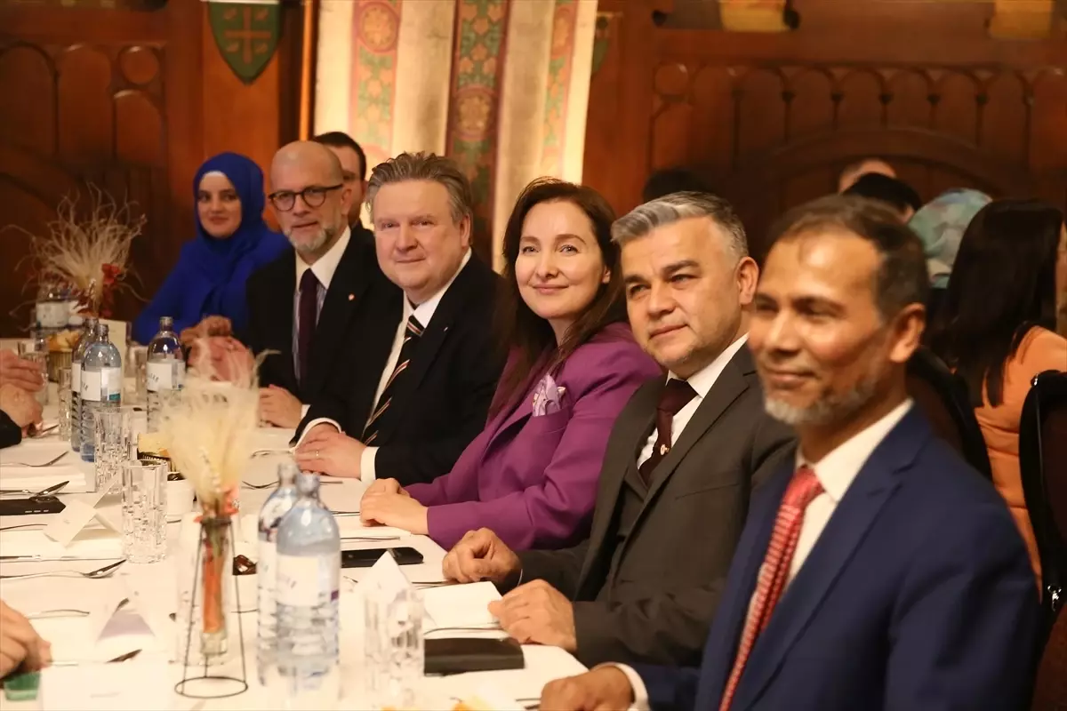 Viyana Belediyesi\'nden Ramazan İftarı