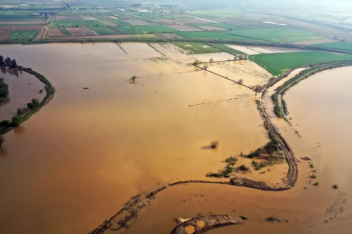 Büyük Menderes Nehri Taştı