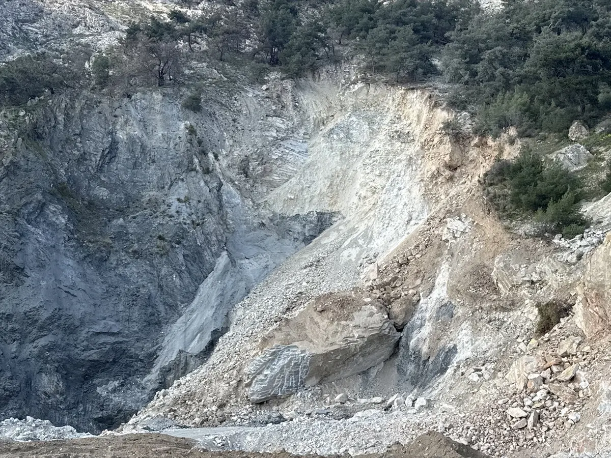 Söke\'de Toprak Kayması Anbean Kaydedildi