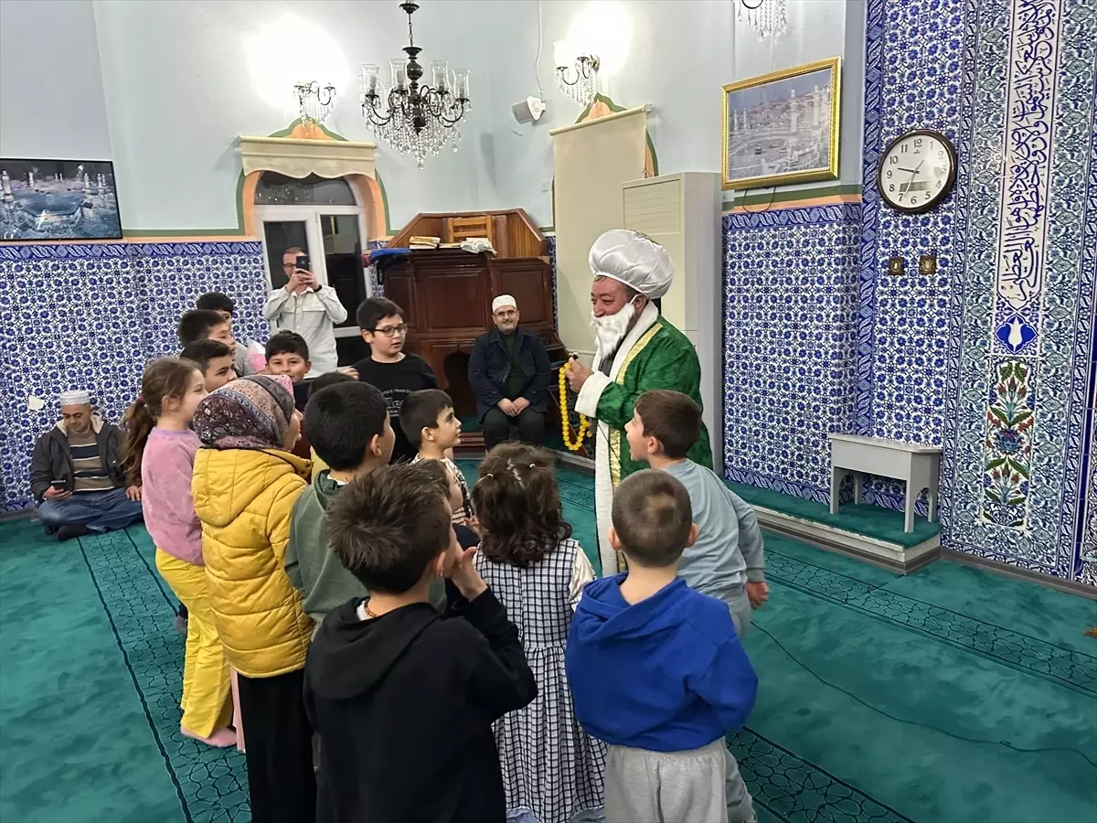 Ayvacık\'ta Çocuklara Sürpriz Teravih Etkinlikleri