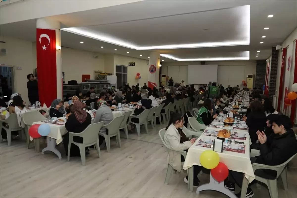 Bafra\'da Dünya Yetimler Günü İftarı