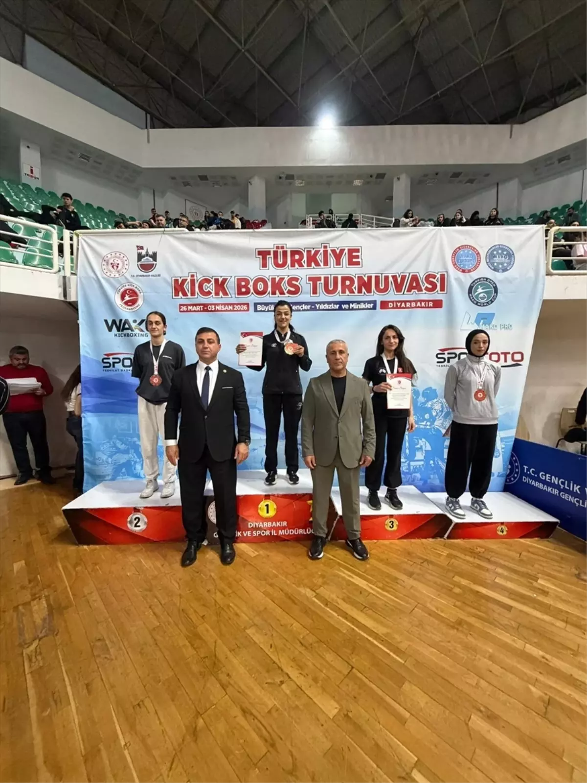 Emine Arslan Türkiye Kick Boks Şampiyonu Oldu