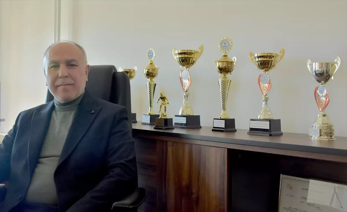 43 yıl önce mezun olduğu okula müdür olarak döndü