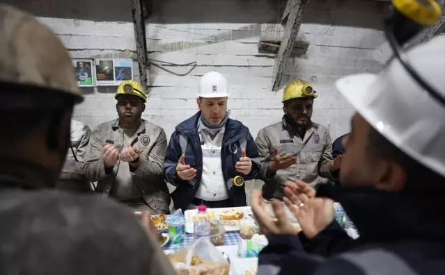 Bakan Bayraktar Madencilerle İftar Yaptı