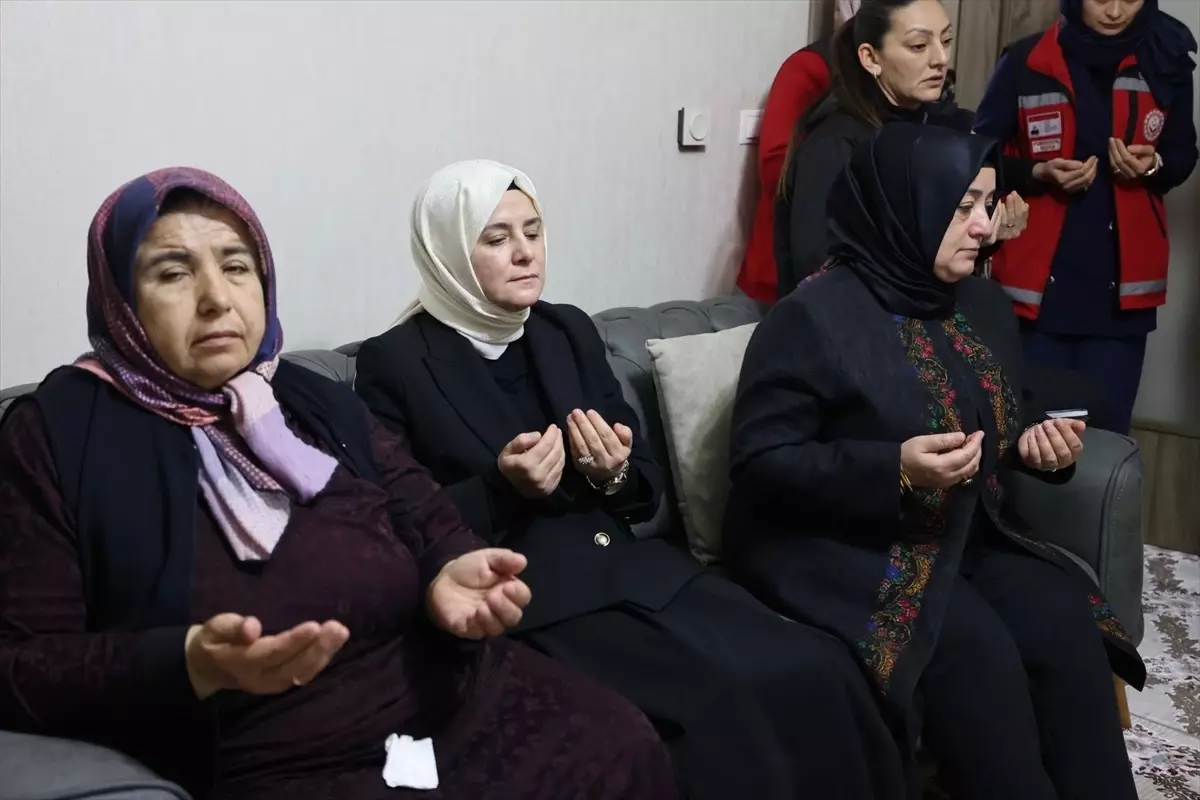 Bakan Çiftçi, Şehit Ailesini Ziyaret Etti