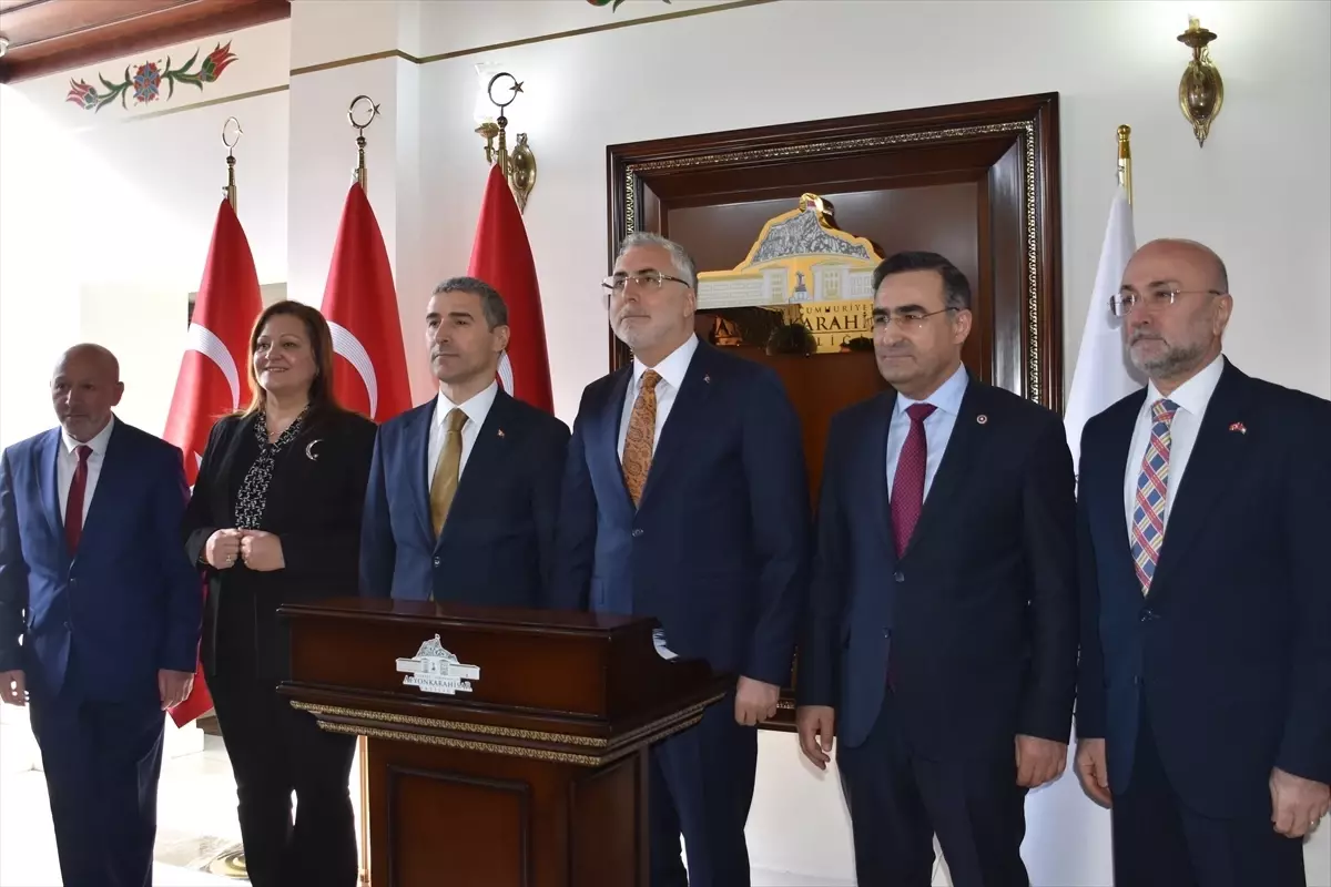 Bakan Işıkhan, Afyonkarahisar\'da iş insanlarıyla istişare toplantısında konuştu Açıklaması