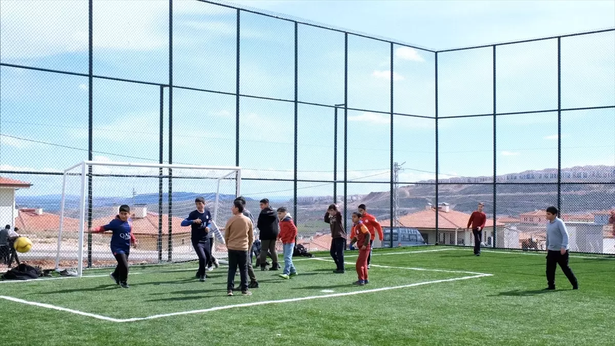 Depremzede Çocuklara Halı Saha Müjdesi