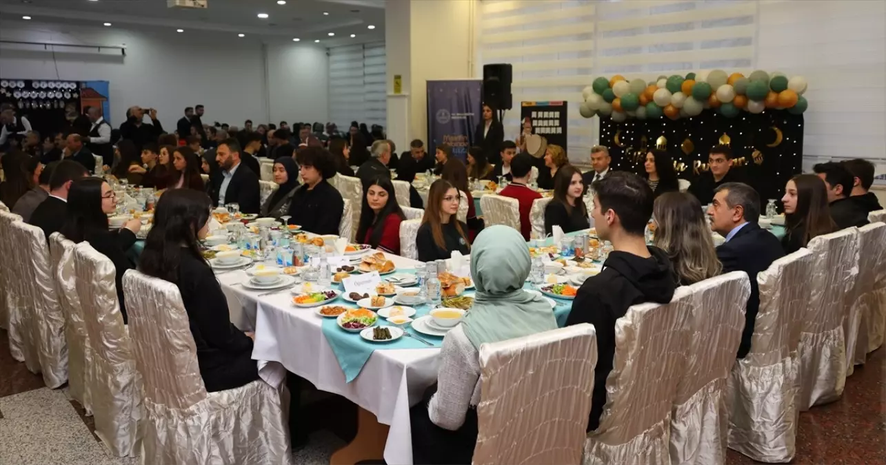 Bakan Tekin, Öğrencilerle İftar Yaptı