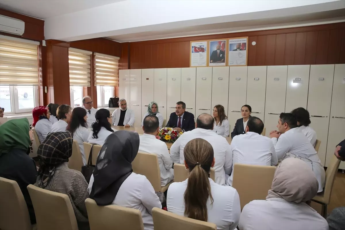 Bakan Tekin Ramazan Şenlikleri\'nde Öğrencilerle Buluştu