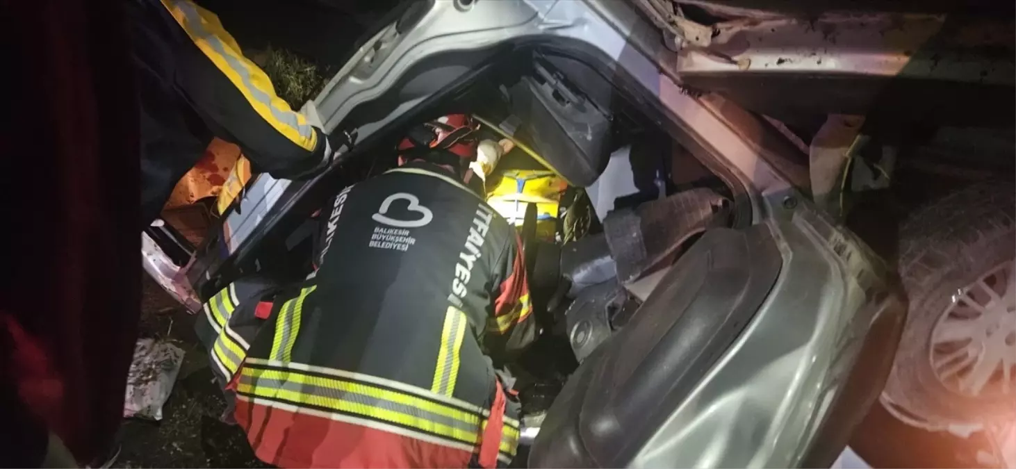 Kepsut\'ta Ticari Araç Devrildi, 2 Yaralı