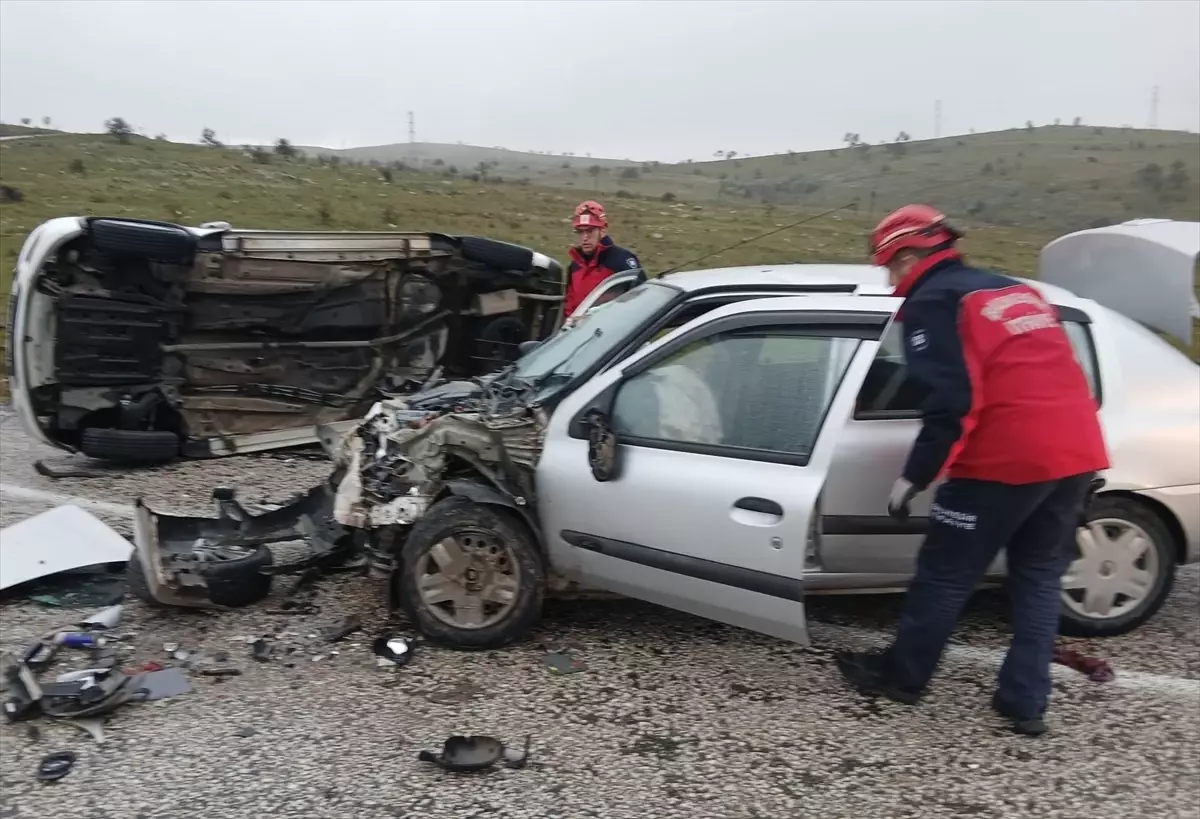 Balıkesir\'de Trafik Kazası: 5 Yaralı