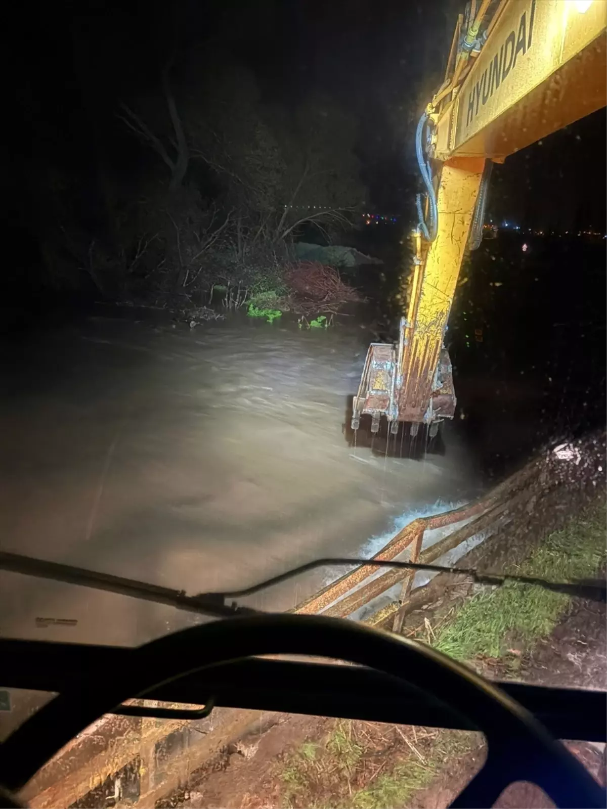 Sındırgı\'da Sağanak Yağışlar Taşkın Riskini Artırıyor