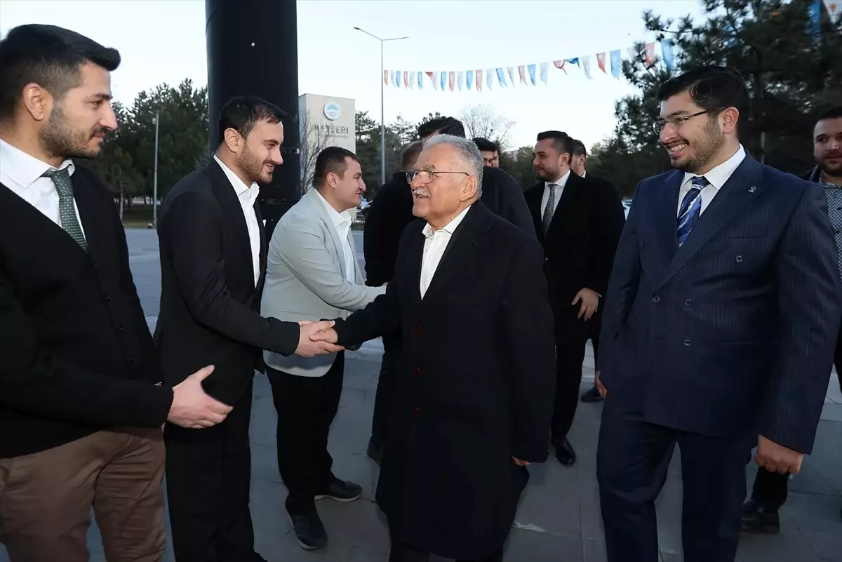 Büyükkılıç Gençlerle İftarda Buluştu