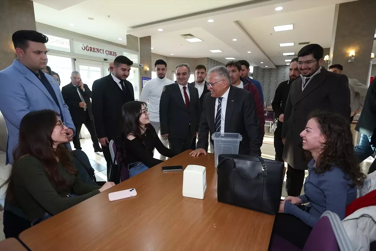 Büyükkılıç\'tan Öğrencilere İftar Ziyareti