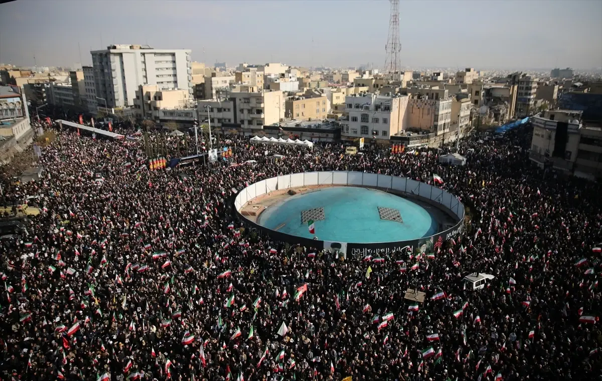 Mücteba Hamaney için Tahran\'da büyük miting