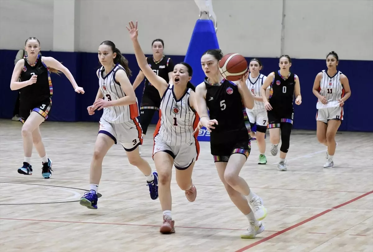 18 Yaş Altı Kızlar Şampiyonası\'nda 4. Gün Sona Erdi