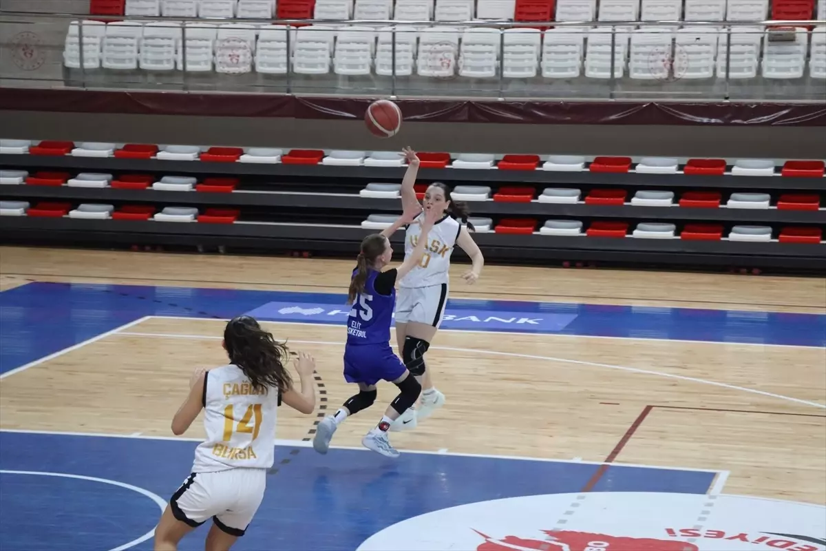 14 Yaş Altı Kızlar Şampiyonası Başladı